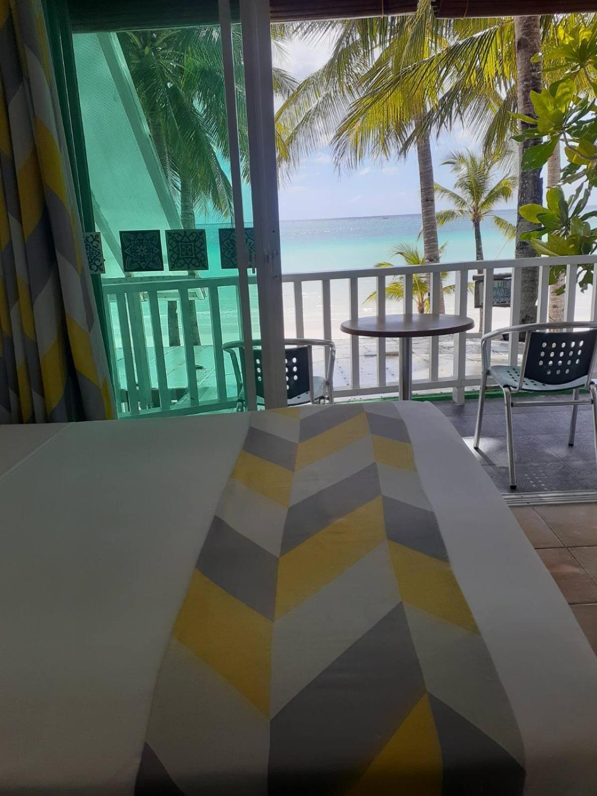 Bluewaves Beach House Balabag  Exterior photo